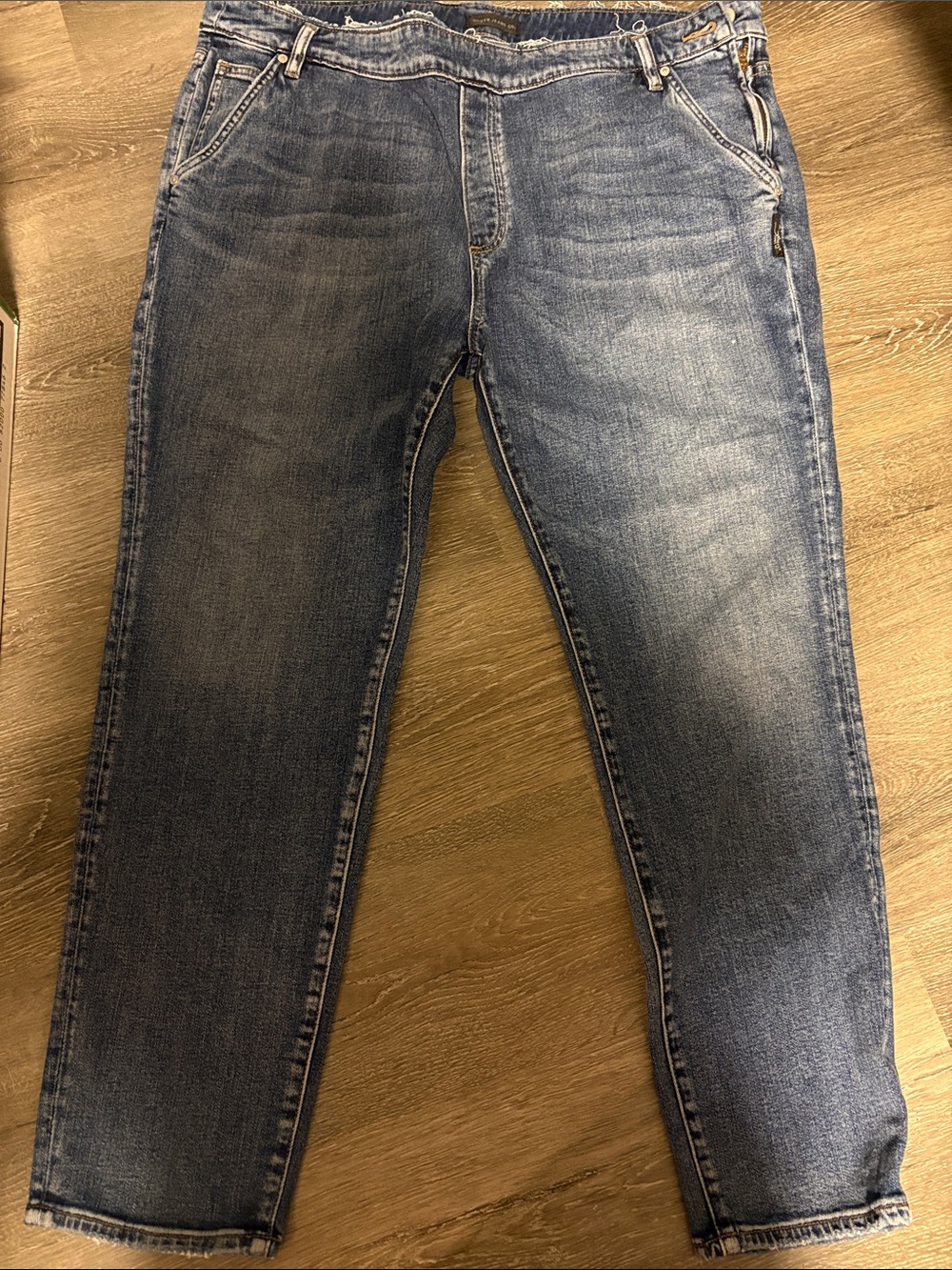Silver Jeans Women's Straight Leg Jeans - Faded Blue Wash